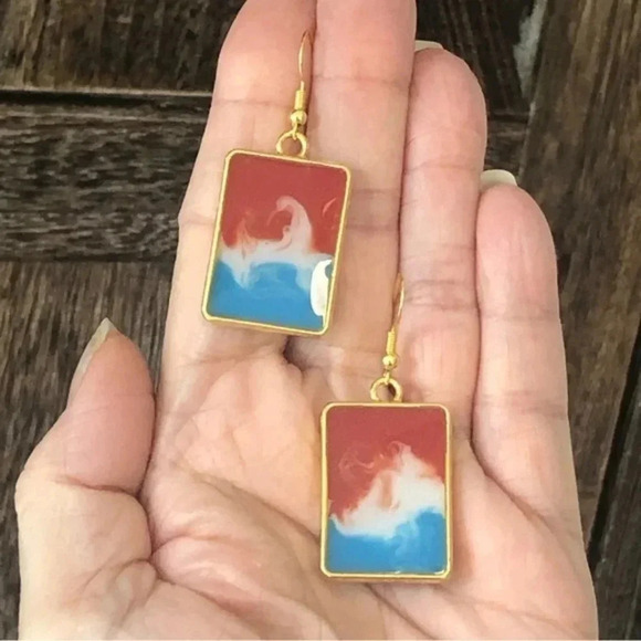 Handmade Resin Red White & Blue Stripes Independence Day 4th of July Earrings - Picture 1 of 2